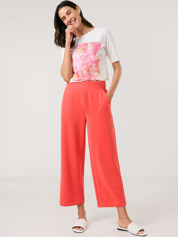 Wie kombiniert man eine rote Hose?