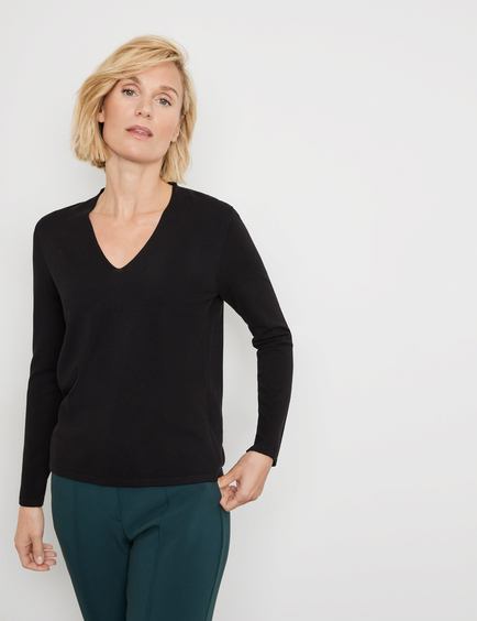 Pullover aus Feinstrick mit V-Ausschnitt in Schwarz | GERRY WEBER | Stehkragenpullover