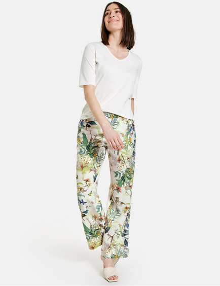 Best Outfit Ideas about Floral Pants  Pretty Designs  Floral pants  Fashion clothes women Floral pants outfit