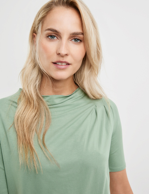 Halbarmshirt mit ausgefallenem Ausschnitt