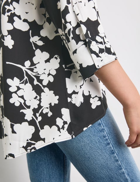 3/4-sleeve blouse with a floral print