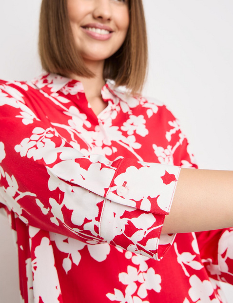 3/4-sleeve blouse with a floral print