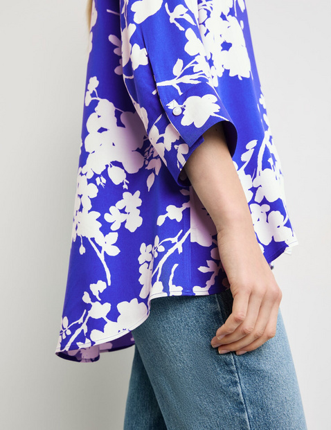 3/4-sleeve blouse with a floral print