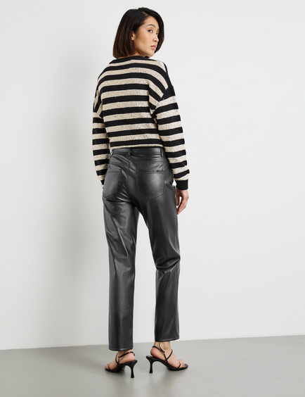 https://pic.gerryweber.com/static/i/11_420416-11261_1100_104/pdthumb/34-length-faux-leather-trousers-in-a-straight-fit-104.jpg