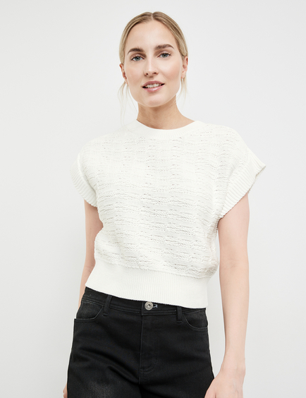 White 2024 sleeveless jumper