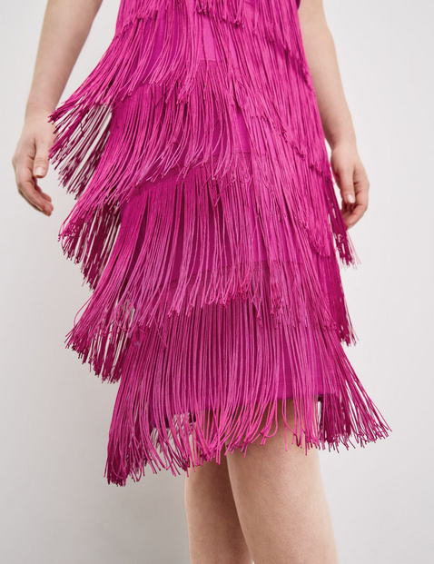 Slim-fitting skirt with fringing