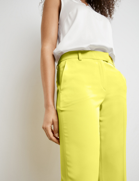 Elegant flared trousers