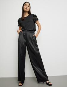 Trousers with a wide leg in Black