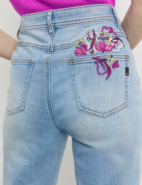 Straight fit 7/8-length jeans with floral embroidery in Blue | GERRY WEBER