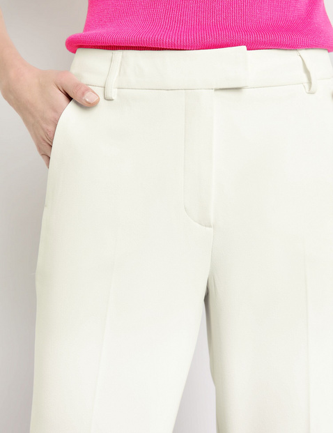 Elegant 7/8-length trousers in a slim fit