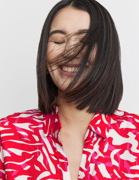 Blouse with an all-over print