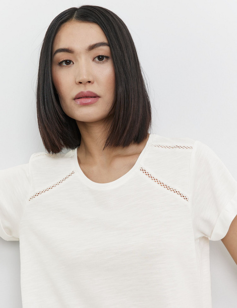 T-shirt with crocheted lace details