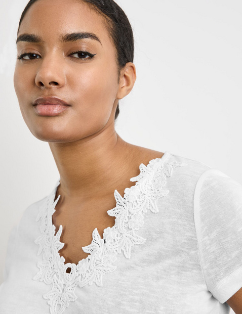 Short sleeve top with lace