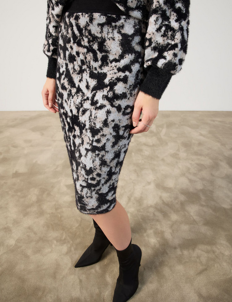 Knitted skirt with a two-tone jacquard pattern