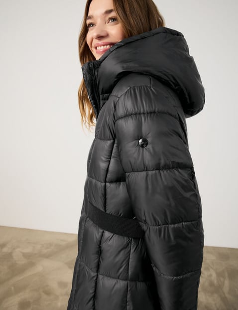 Fitted quilted coat with a shiny finish