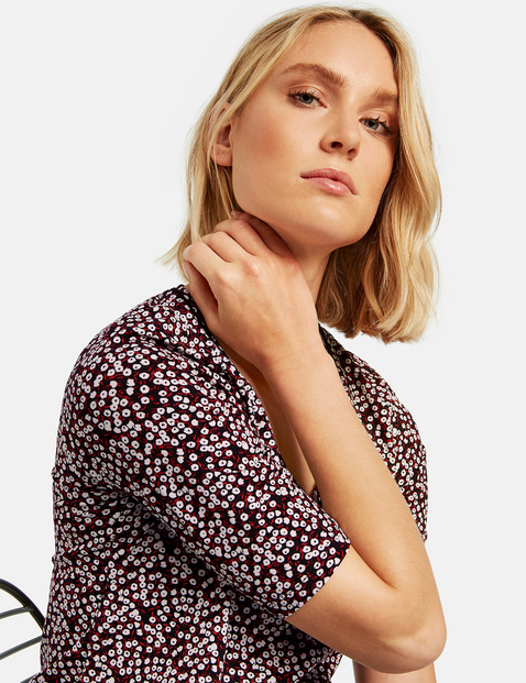 Mid-length sleeve top with an all-over print