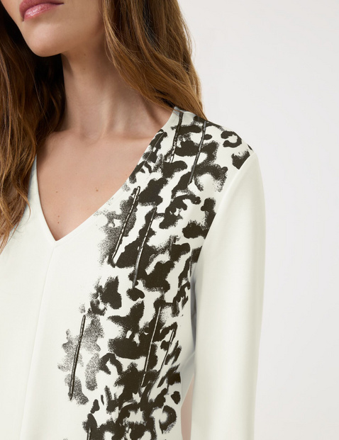 Long sleeve top with a print