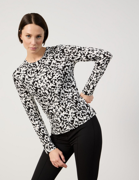 Long sleeve top with an all-over print