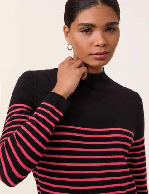 Jumper with stripes