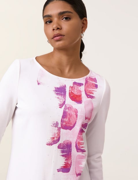 Long sleeve top with a positioned print