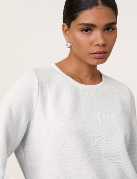 Sweatshirt made of textured fabric