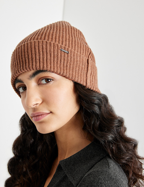 Knitted hat with cashmere