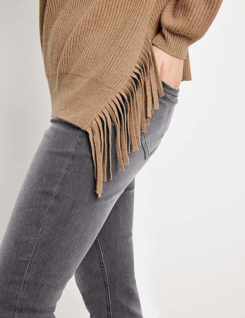 Pullover mit asymmetrischem Saum