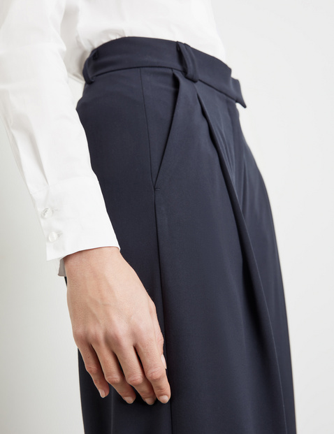 Elegant trousers with a wide leg