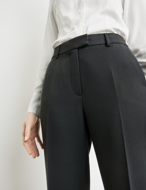 7/8-length pressed pleat trousers in a slim fit