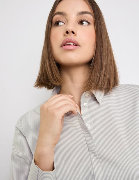 Fitted shirt blouse with thin stripes