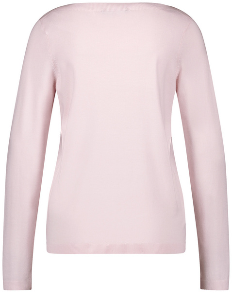 Basic jumper with a bateau neckline Basic jumper with a bateau neckline