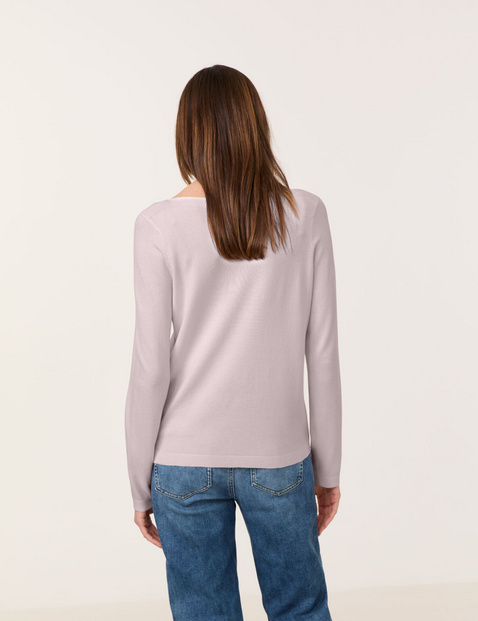 Basic jumper with a bateau neckline Basic jumper with a bateau neckline