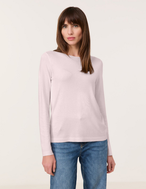 Basic jumper with a bateau neckline Basic jumper with a bateau neckline