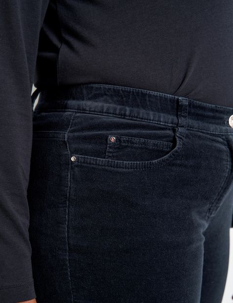 Hose aus Feincord mit Bootcut Betty