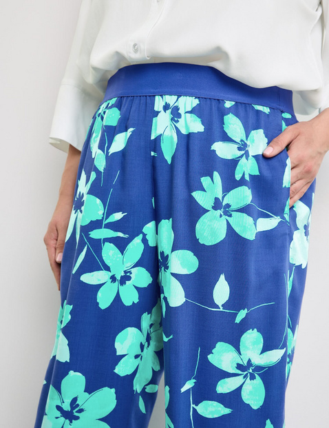 Palazzo trousers with a floral print