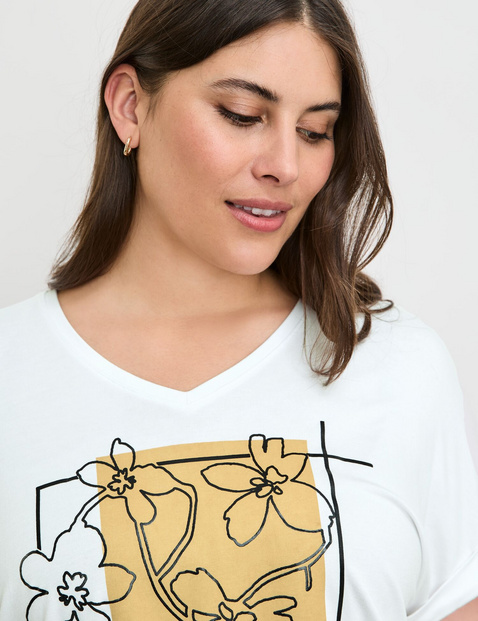 T-shirt with a front print