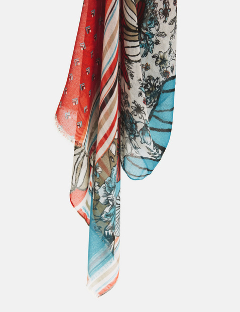 Scarf with a floral print