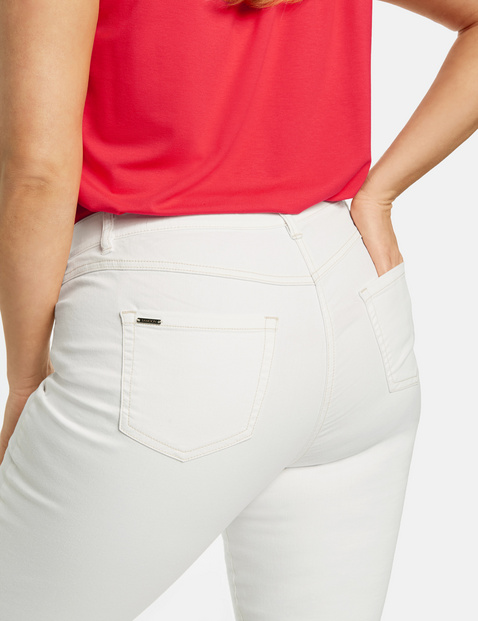 Betty jeans with frayed leg openings