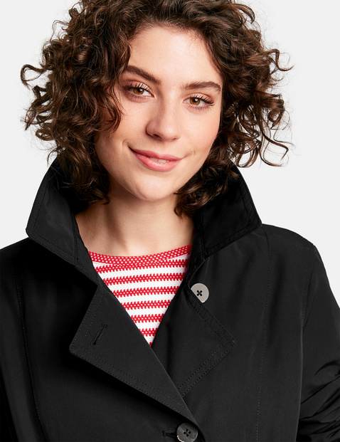 Light jacket with a lapel collar