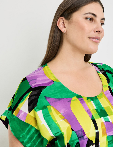 Blouse top with a colourful print