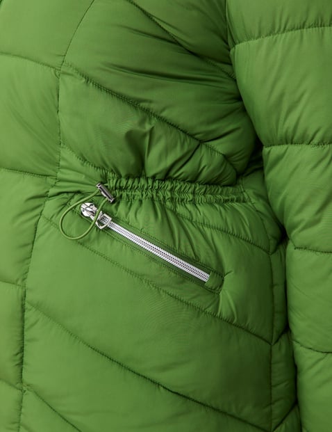 Fitted winter jacket with a drawstring