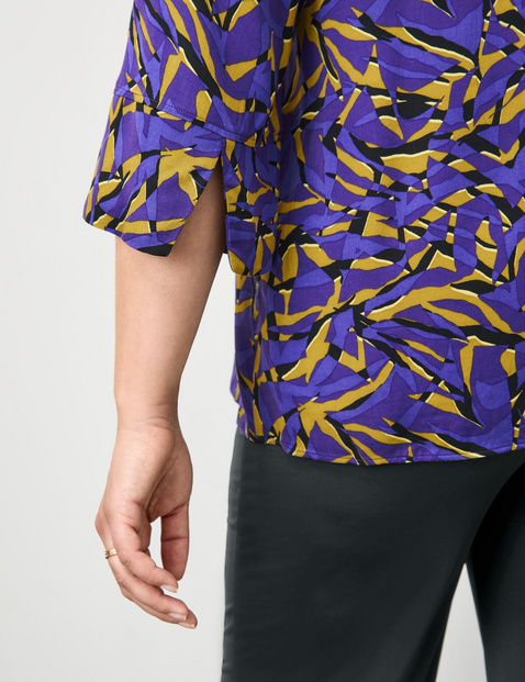 3/4-sleeve blouse with an all-over print