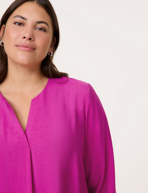 3/4-sleeve blouse with a subtle shimmer