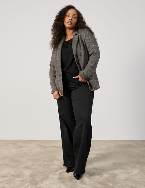 Top with mid-length sleeves and sequin embellishment