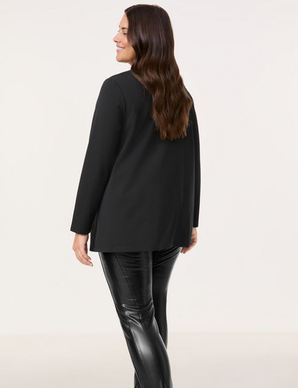 Ausgestelltes Langarmshirt mit Schmuckelement