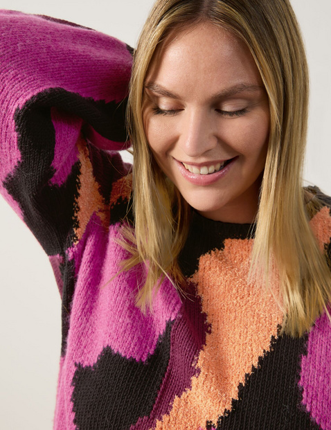 Jumper with a statement pattern