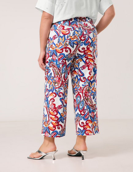 Wide 3/4-length trousers with a paisley print, Lotta
