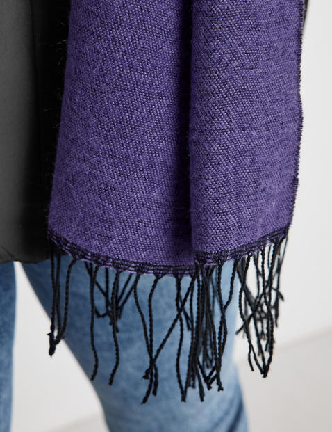 Scarf with a double-faced finish