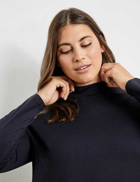 Turtleneck top with long sleeves
