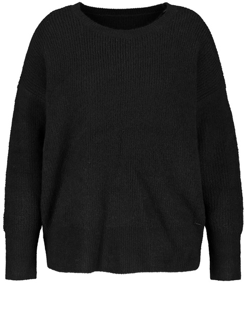 black soft jumper